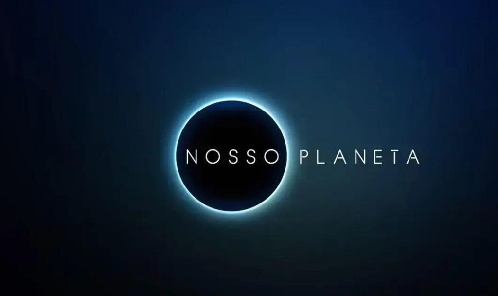 Nosso Planeta: uma série que revela a beleza e a fragilidade da vida na Terra | Benverde Imagem de capa da série Nosso Planeta, com o planeta Terra em destaque sobre fundo escuro, representando a conexão e a fragilidade da vida no planeta.