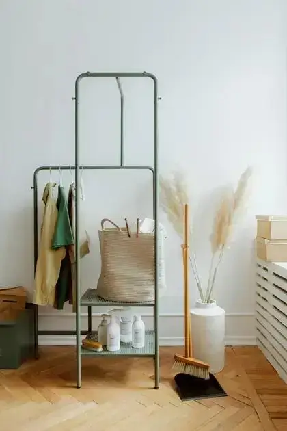 Produtos ecológicos de limpeza: ambiente doméstico com produtos de limpeza ecológicos e organização sustentável