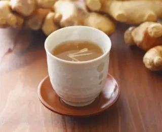 Chá de Gengibre: uso tradicional, preparo e cuidados terapêuticos
