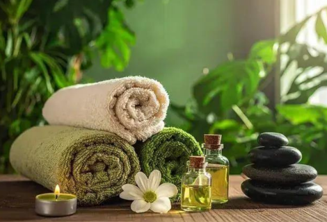 Óleos Essenciais para Ansiedade e Relaxamento: aromas que acalmam a mente e o coração | Benverde óleos essenciais para ansiedade e relaxamento em ambiente natural com velas e toalhas