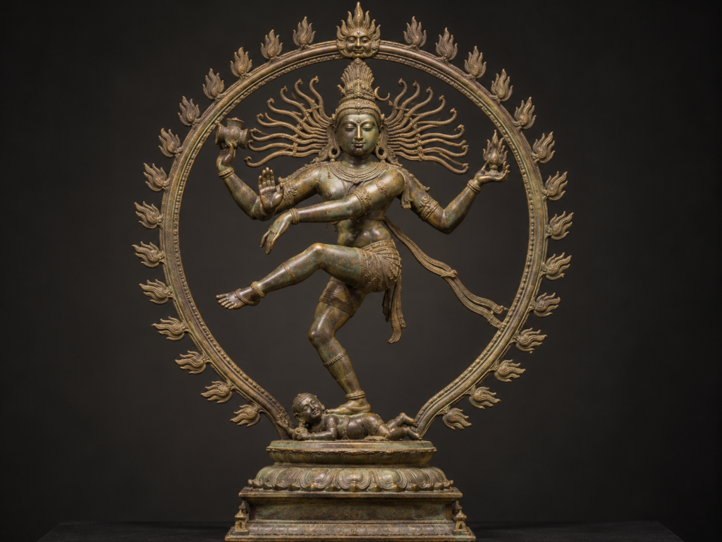 Representação artística de Shiva Nataraja em posição de dança dentro de um círculo de chamas, sobre uma base ornamentada.